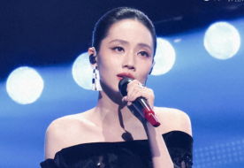 刘惜君评论区沦陷！湾区晚会抢C位打乱众人走位，被吐槽是螃蟹姐