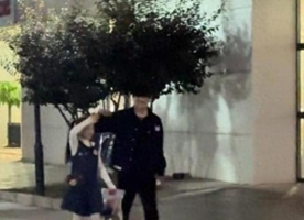董璇再婚后与前夫首合体！高云翔陪小酒窝买文具，表情意味深长