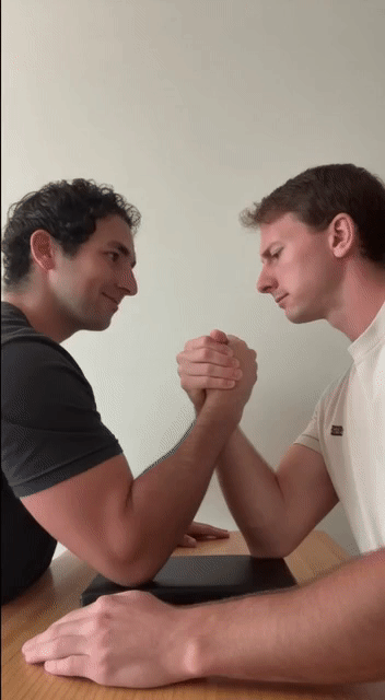 刚刚,OpenAI Sora 2重磅登场!首个APP上线,或将成为AI时代新TikTok-20.jpg 刚刚,OpenAI Sora 2重磅登场!首个APP上线,或将成为AI时代新TikTok-20.jpg